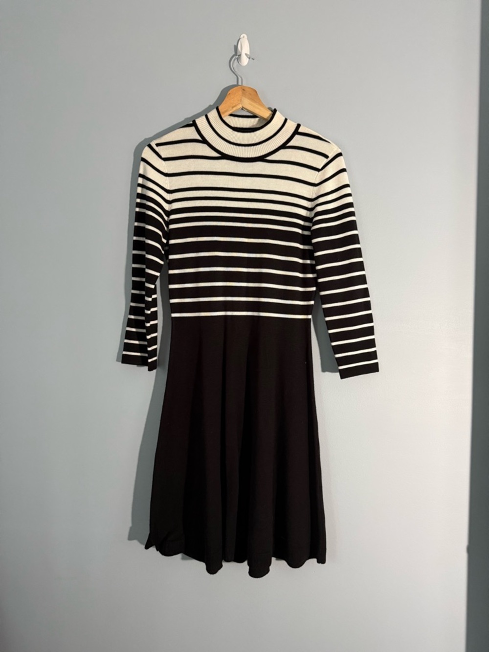 Jessica Howard Black and Ivory Striped Long-Sleeve Fit-and-Flare Dress